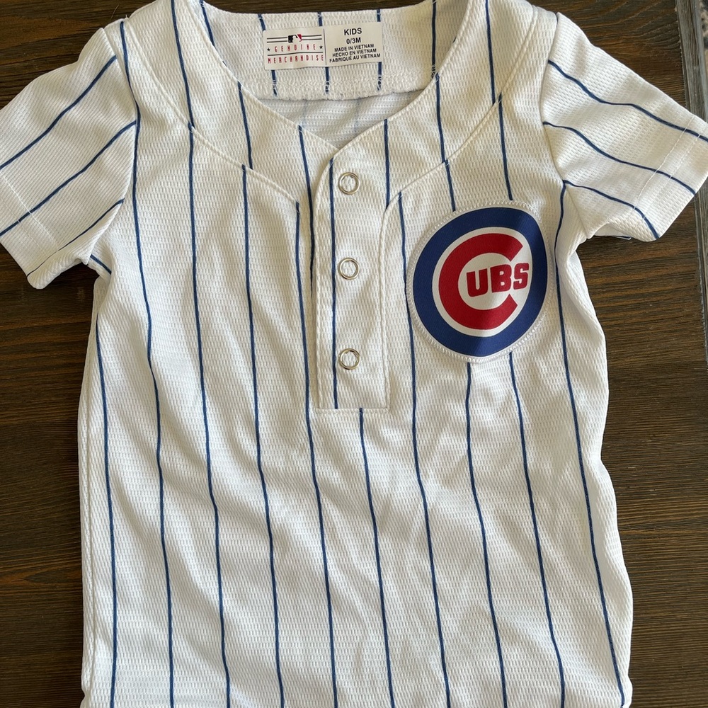 0-3 Month like new Chicago Cubs Onesie